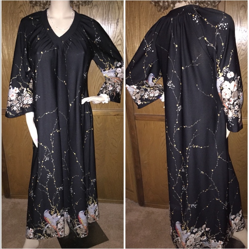Vtg Le Voy’s Black Bell Sleeve Hostess Gown M